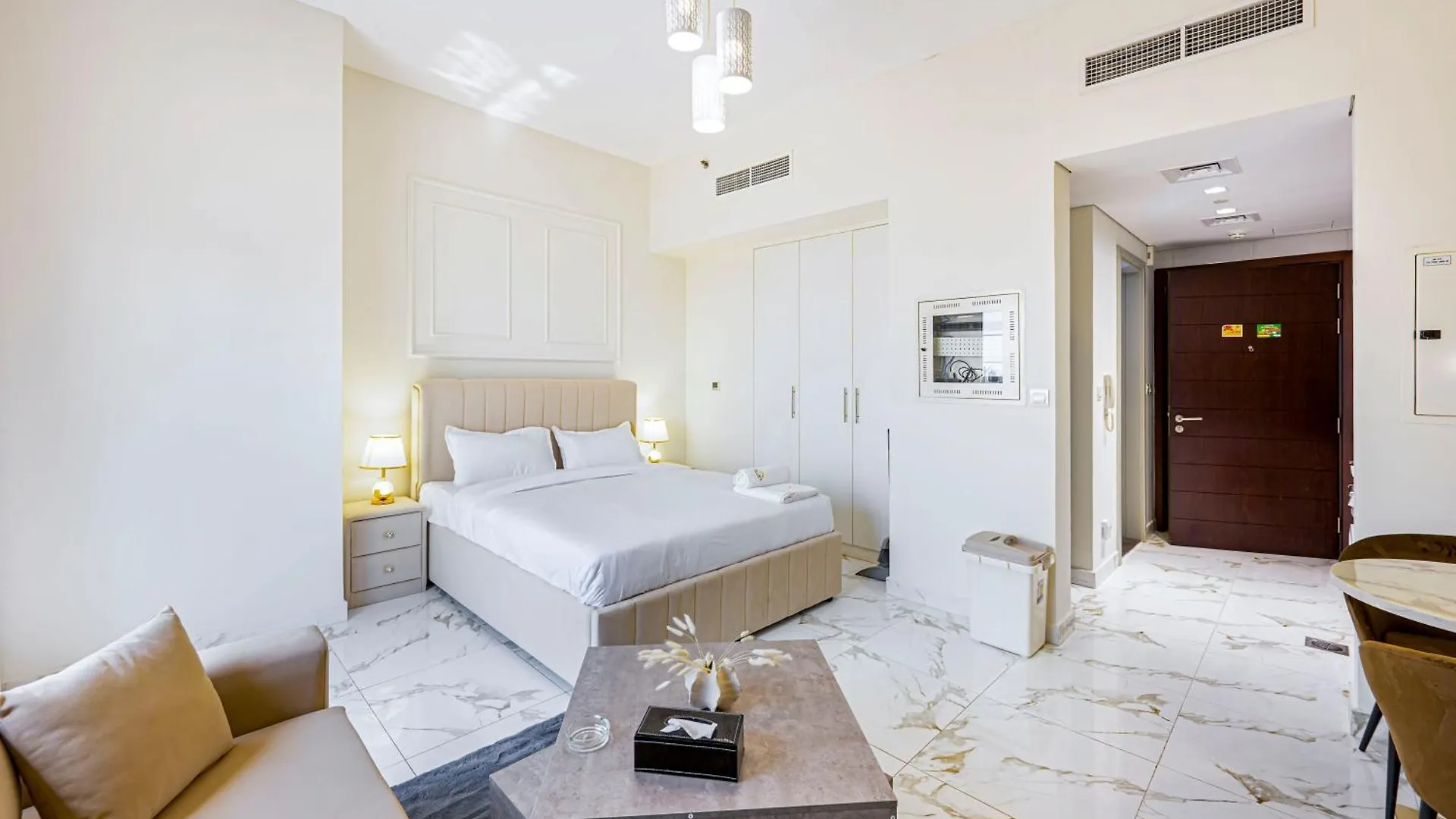 Cozy And Contemporary Studio In Dubailand